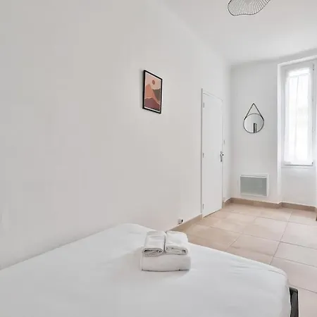 Magnificent 3-bedroom In Apartment *